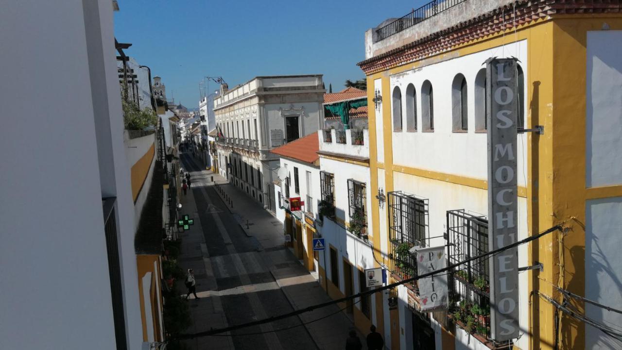 Patio De La Escalera - Agustín Moreno 46 *